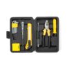 Kit ferramenta 11 peças em estojo plástico. Maleta plástica com detalhe retangular no centro frontal e verso com o detalhe na lateral inferior, possui texturização no estojo e uma trava superior. Acompanha: conjunto de 5 chaves Allen, fita métrica de 1 metro, chave teste, estilete, chave dupla (Phillips e Fenda), alicate e cabo plástico para encaixe da chave dupla. Altura : 14,2 cm, Largura : 20,2 cm, Espessura : 3,9 cm, Peso aproximado (g): 375 Kit ferramenta 11 peças em estojo plástico. Maleta plástica com detalhe retangular no centro frontal e verso com o detalhe na lateral inferior, possui texturização no estojo e uma trava superior. Acompanha: conjunto de 5 chaves Allen, fita métrica de 1 metro, chave teste, estilete, chave dupla (Phillips e Fenda), alicate e cabo plástico para encaixe da chave dupla. Altura : 14,2 cm, Largura : 20,2 cm, Espessura : 3,9 cm, Peso aproximado (g): 375